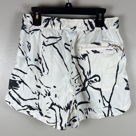 NWOT The North Face Black and White Athletic Shorts - Picture 4 of 7